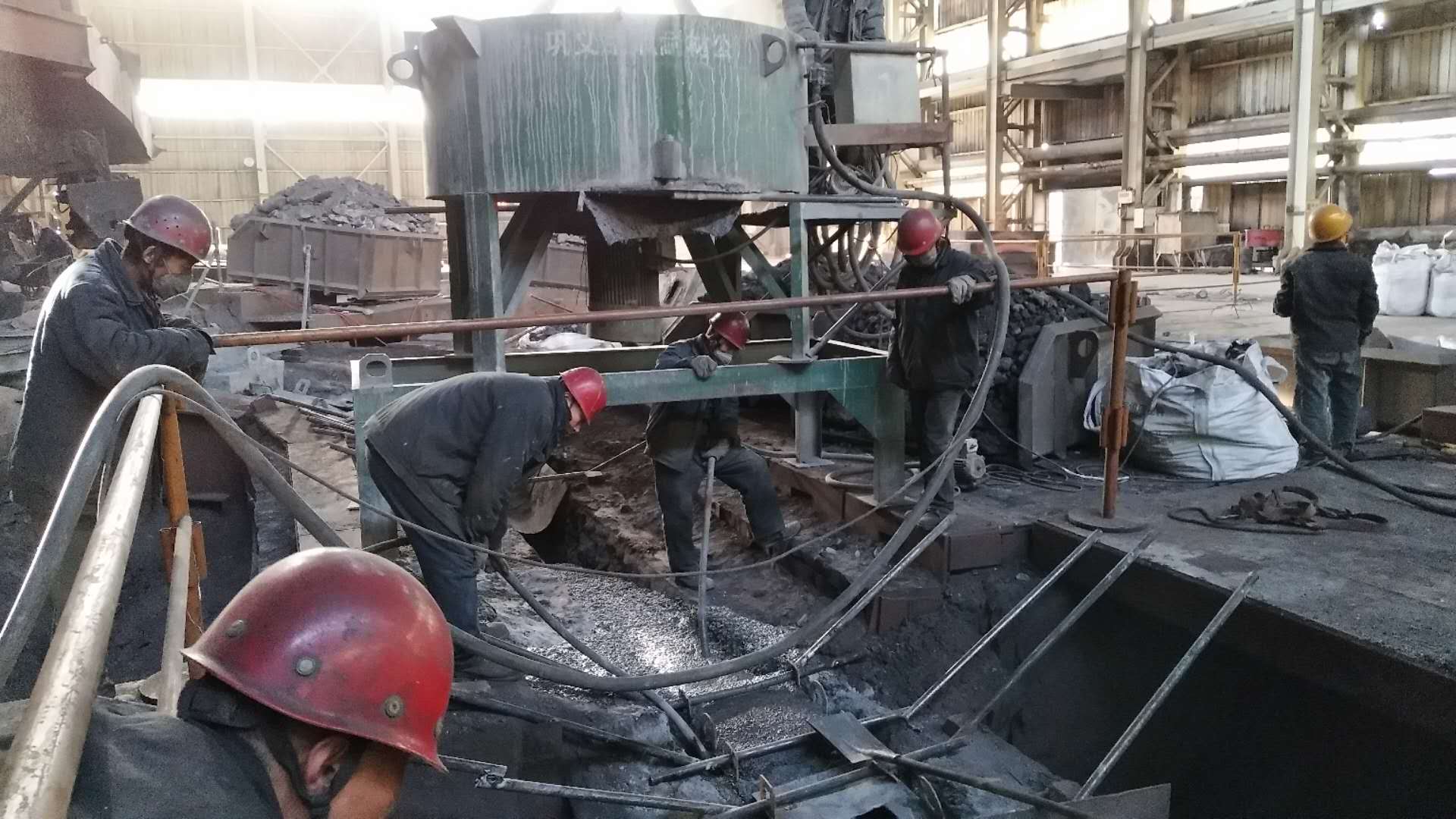 高炉铁沟的施工过程